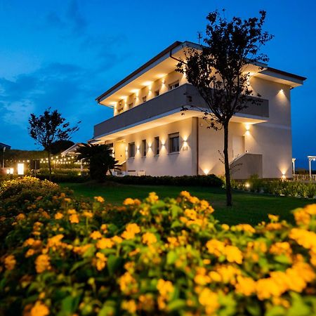 Villa Zefiro Suites & Events Battipaglia Bagian luar foto