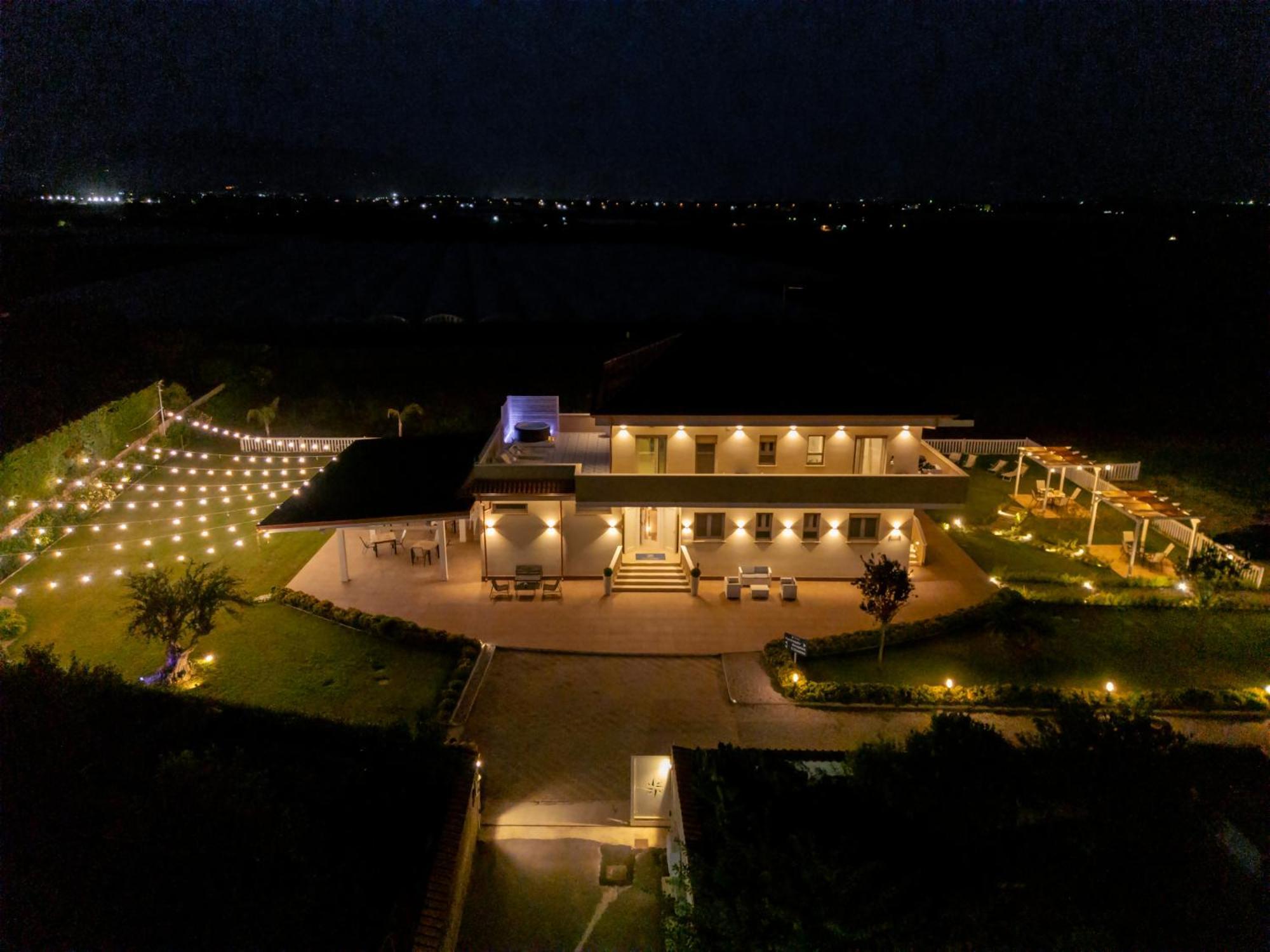 Villa Zefiro Suites & Events Battipaglia Bagian luar foto