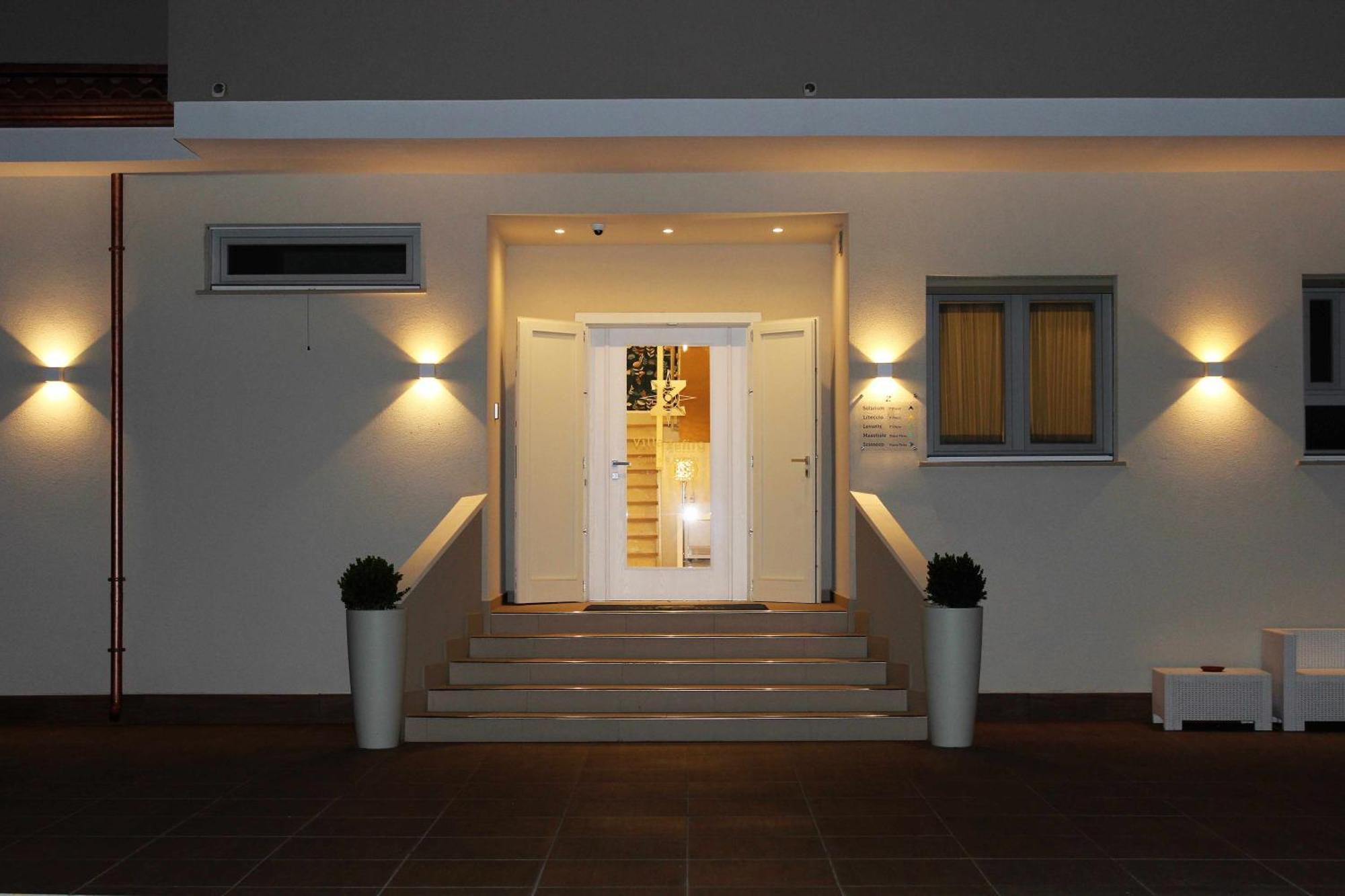 Villa Zefiro Suites & Events Battipaglia Bagian luar foto